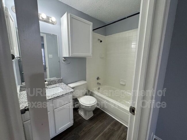 Building Photo - 4004 W Pioneer Dr