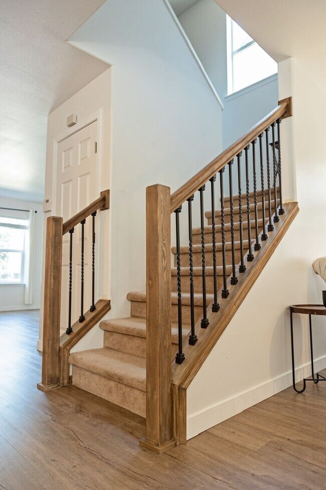 Building Photo - Updated 4 Bedroom DuPont Home for Rent