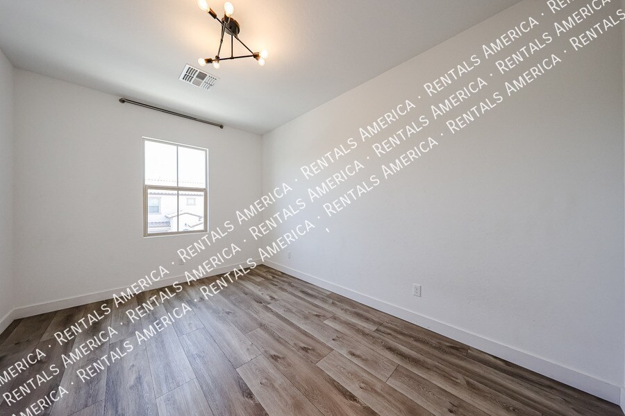 Building Photo - 4702 E Barbarita Ave