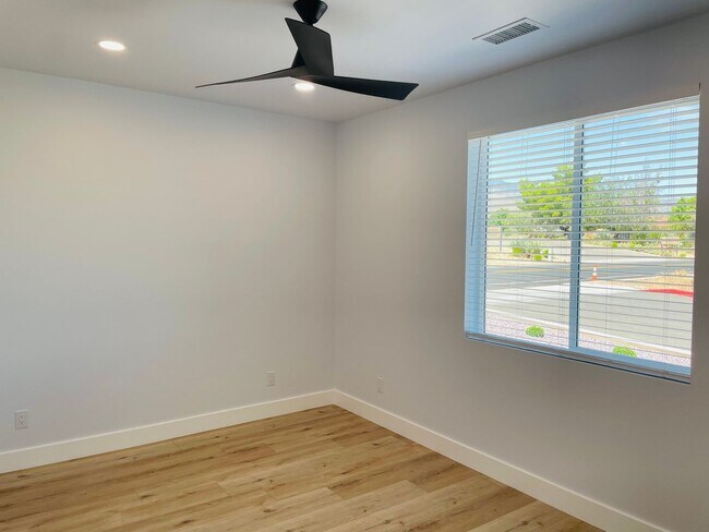 Building Photo - 17 N Alamos Dr