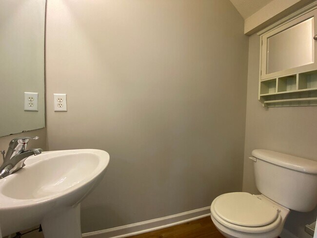 Building Photo - 3006 Kensington Pl