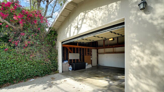 Building Photo - FALL IN LOVE with Ranch Style Living!