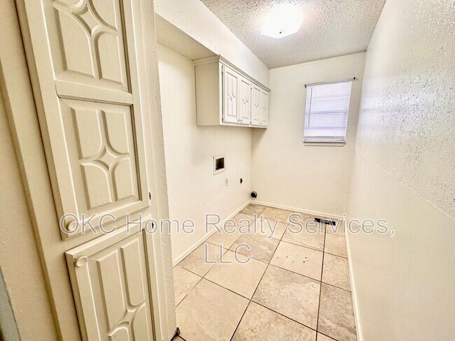 Building Photo - 9817 Grimsbey Ct