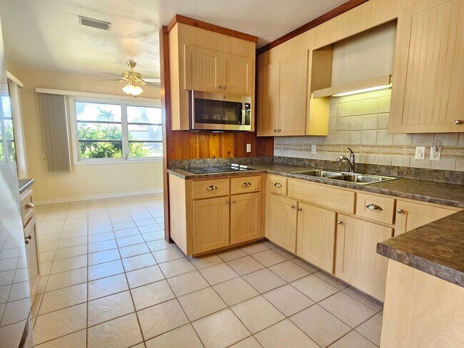 Building Photo - Venice Island – North of Venice Ave - Annual Single Family Home– Minutes from Venice Beach, Mains...