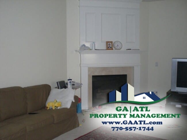 Building Photo - Spacious 4-bedroom house in the BROOKWOOD ...