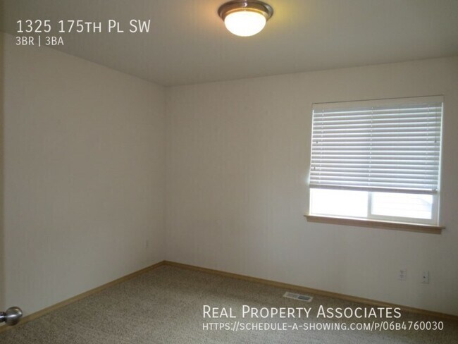 Building Photo - 1325 175th Pl SW