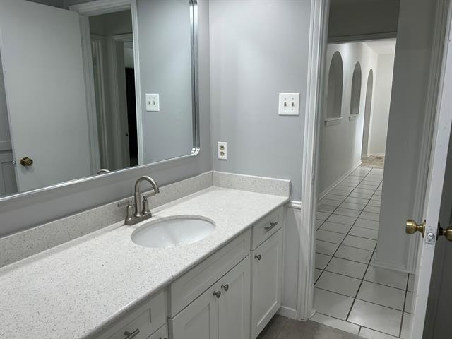 Building Photo - 1709 Vicksburg Dr