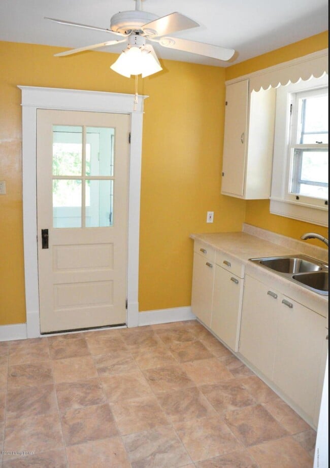 Building Photo - 3829 Elmwood Ave