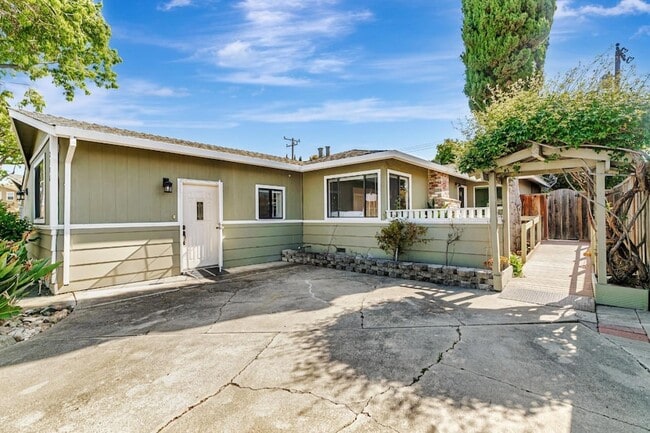 Building Photo - 2136 Ventura Pl