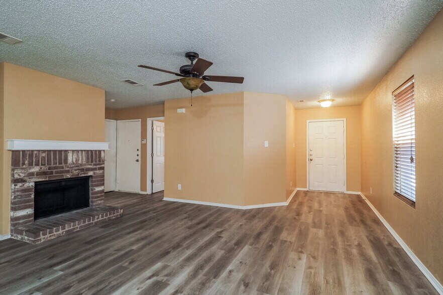 Building Photo - 5213 Bedfordshire Dr