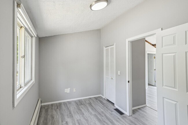 Building Photo - 65 N Howell Ave