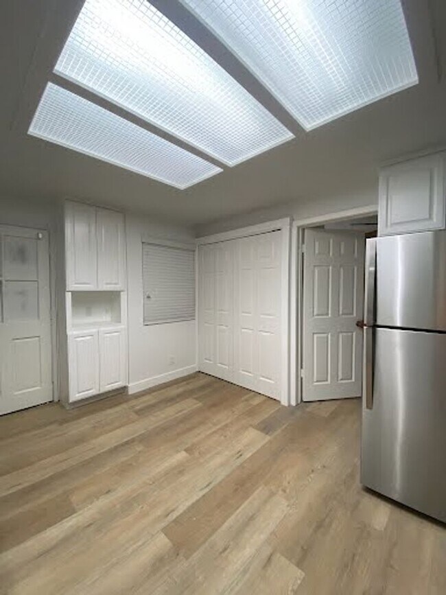 Building Photo - Charming Newly Renovated HOUSE with Privat...