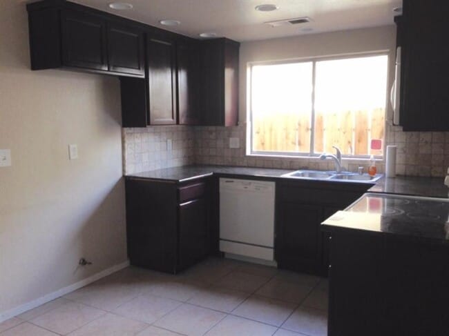 Building Photo - 5455 N Marty Ave