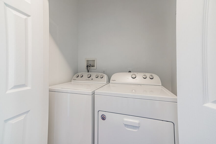 Washer/Dryer - 1818 Federal St