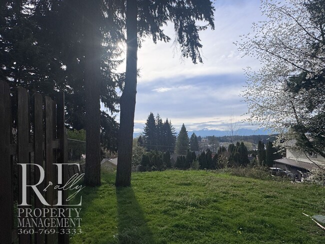 Building Photo - Private Retreat with Expansive Yard & Loft Space