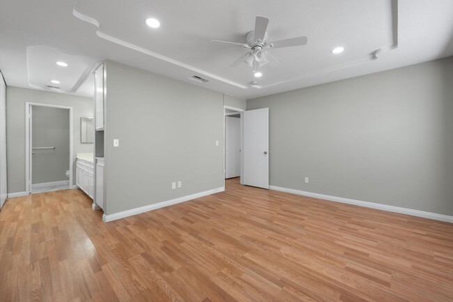 Building Photo - 850 Tamayo Dr