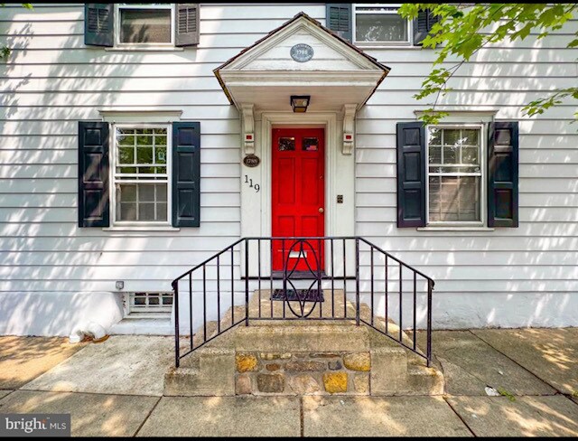 Building Photo - 119 W Maple Ave