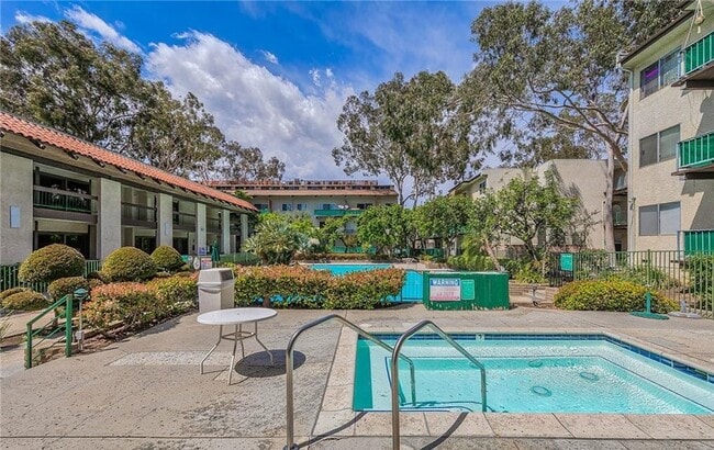 Building Photo - 5460 White Oak Ave