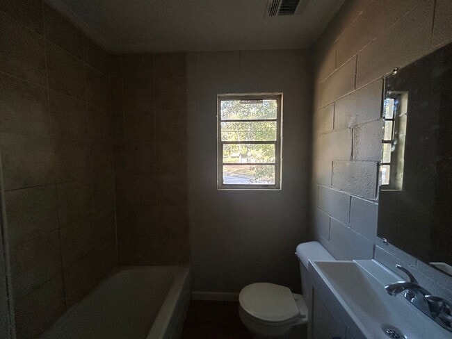 Building Photo - 13 Richard Allen Dr