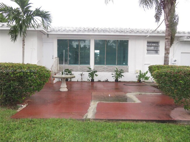 Building Photo - 5801 SW 28th St