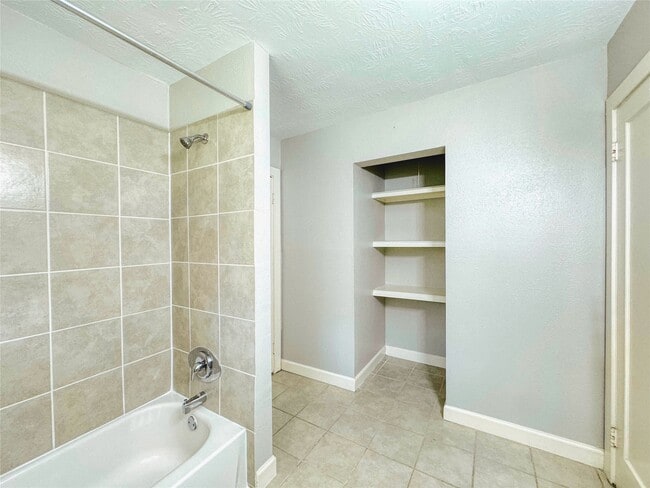 Building Photo - 6714 Dillon St