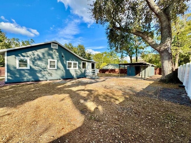 Building Photo - 1601 E Maple Ave