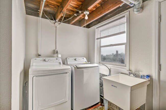 Building Photo - 123 Byxbee St