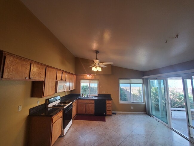 Building Photo - Single Family and Single Story Beautiful H...
