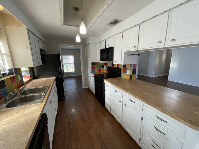 Building Photo - 9015 Eldora Dr