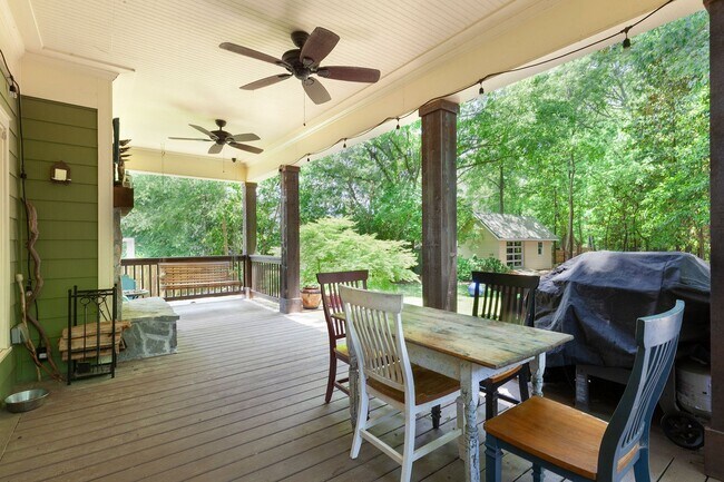 Building Photo - Beautiful 4/4 Plus Office, 4 Blocks From E...