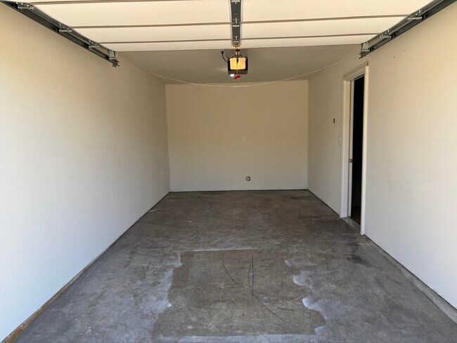 Building Photo - 4012 Snowy Owl Dr