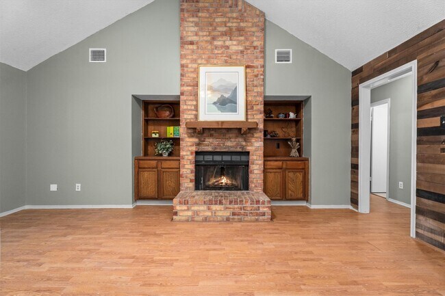 Building Photo - 6 S Pineplank Ct