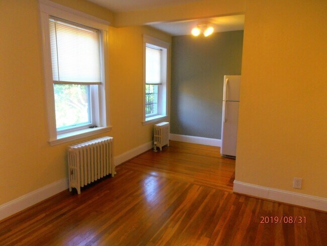 Building Photo - 38 Linnaean St