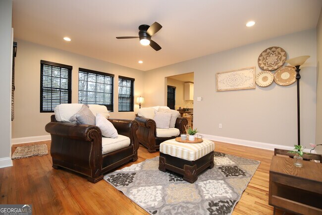 Building Photo - 1007 Vernon St