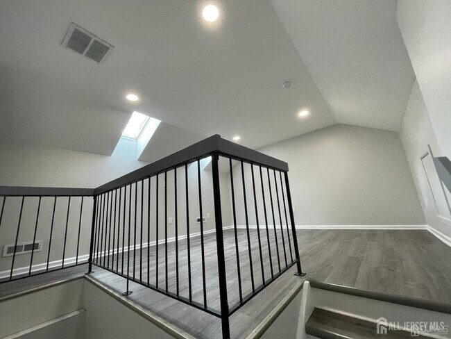 Building Photo - 42 Ashford Dr