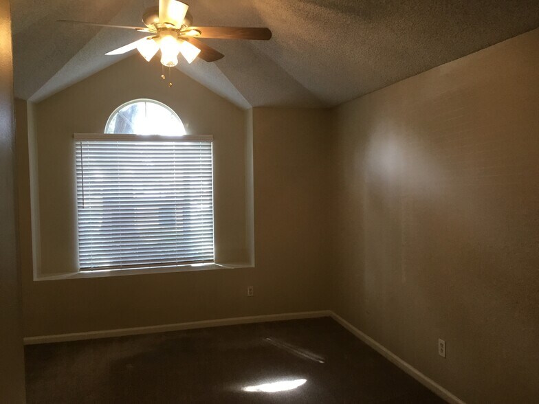 Building Photo - 1773 Chandelier Cir E