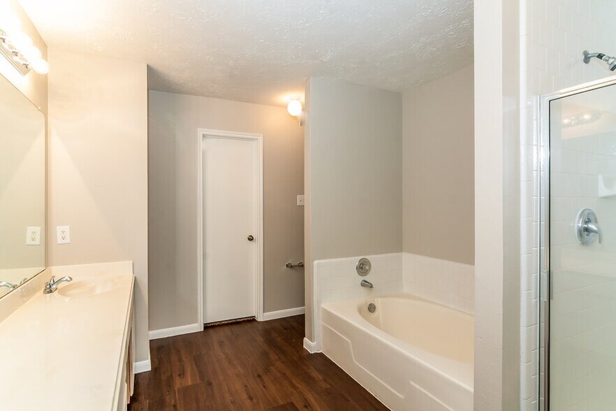 Building Photo - 2098 Clemson Dr