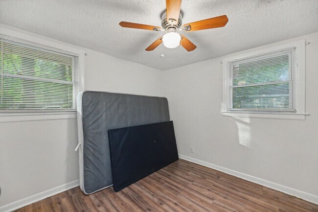 Building Photo - 4202 Barnwell Ave