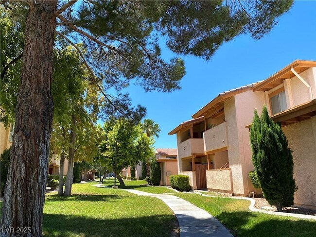 Building Photo - 1515 E Reno Ave