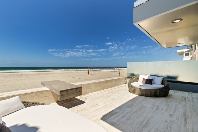 Building Photo - 2606 Ocean Front