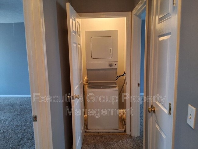 Building Photo - 145 Pointers Ct