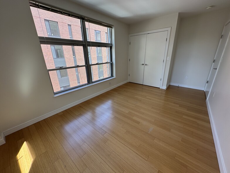 Building Photo - 591 Albany St