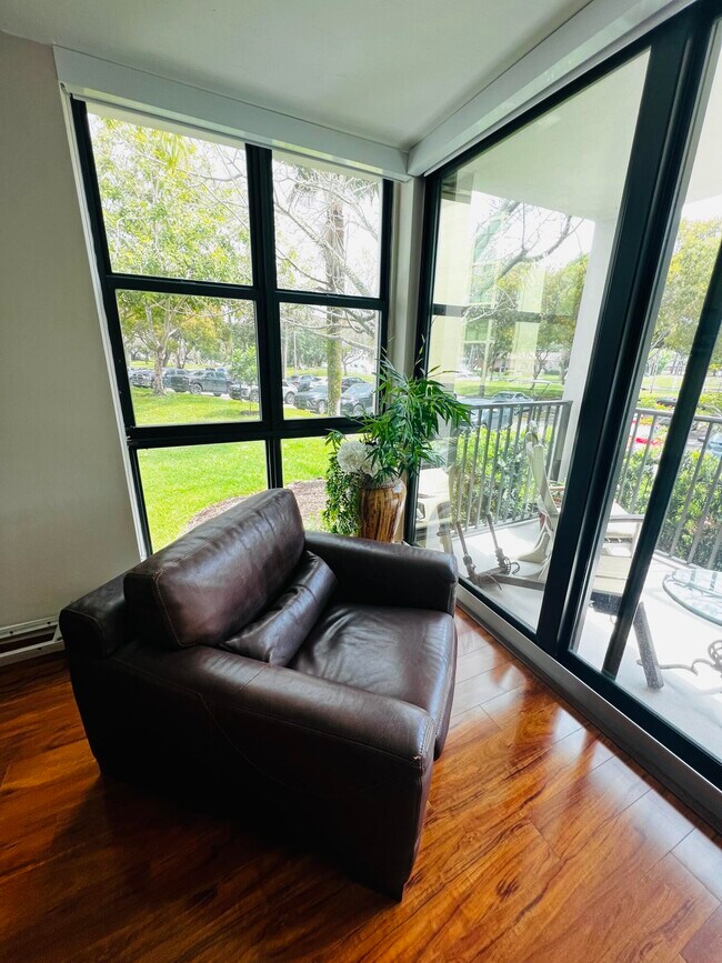 Building Photo - 1201 River Reach Dr