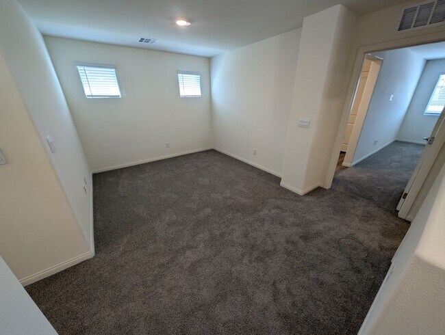 Building Photo - 5658 Mesa Sedona St