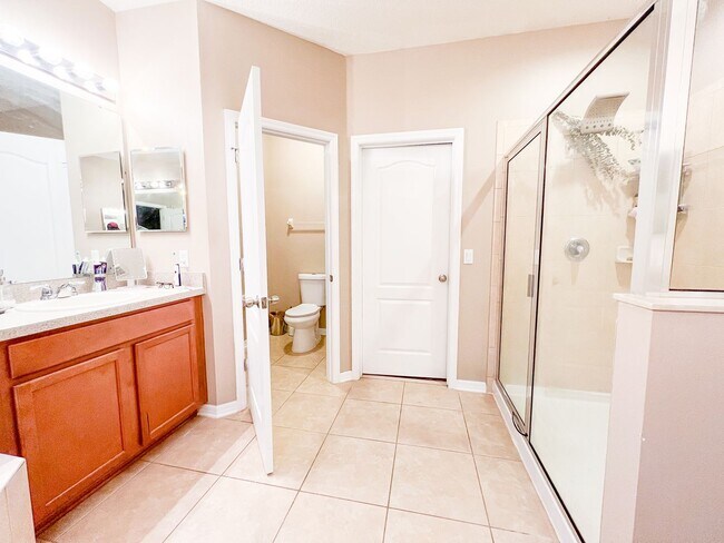 Building Photo - Exquisite Retreat: Luxury Living in Waterside Pointe