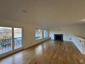 Building Photo - 2 Bedroom Duplex For Rent In Hood River