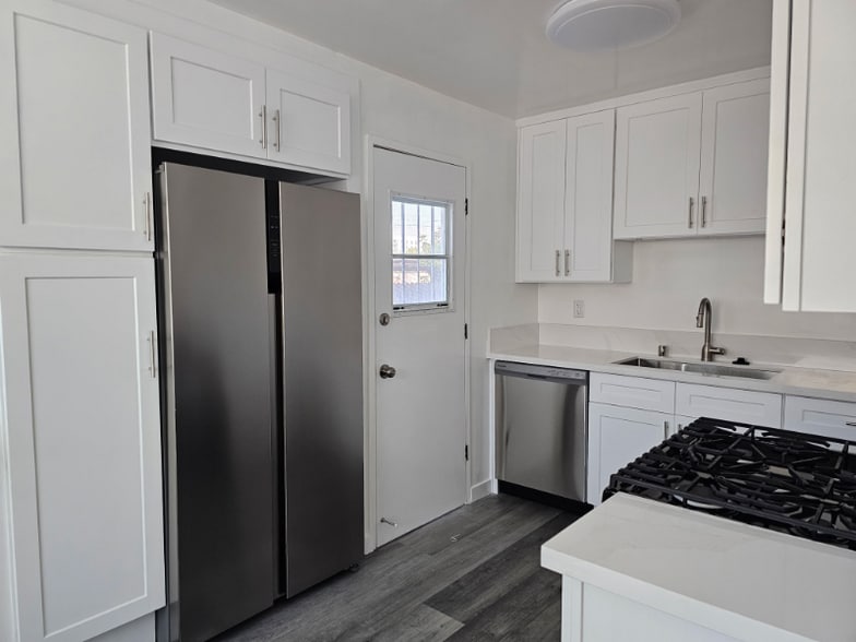 Primary Photo - 3211 W 132nd St