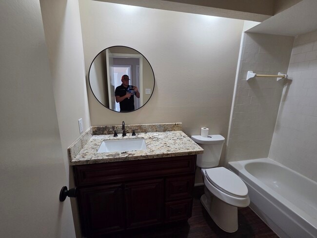 Building Photo - 8530 Lake Crystal Dr