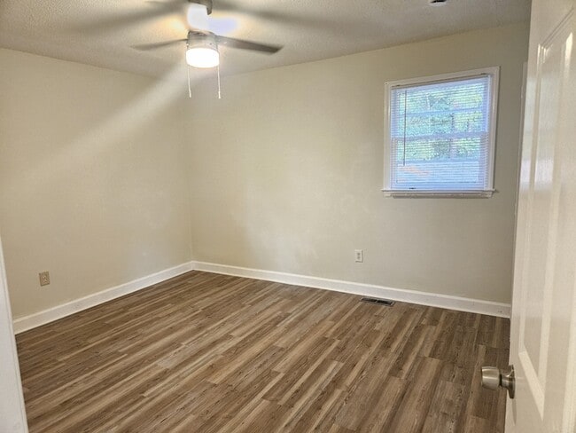 Building Photo - 1445 Pine Spring Dr