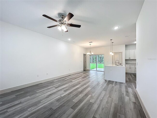 Building Photo - 1190 W Cary Dr